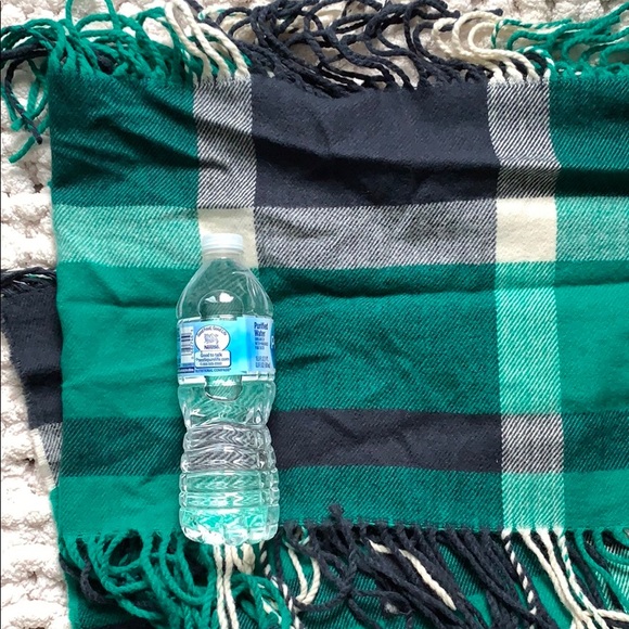 American Eagle Flannel Scarf - Picture 5 of 5